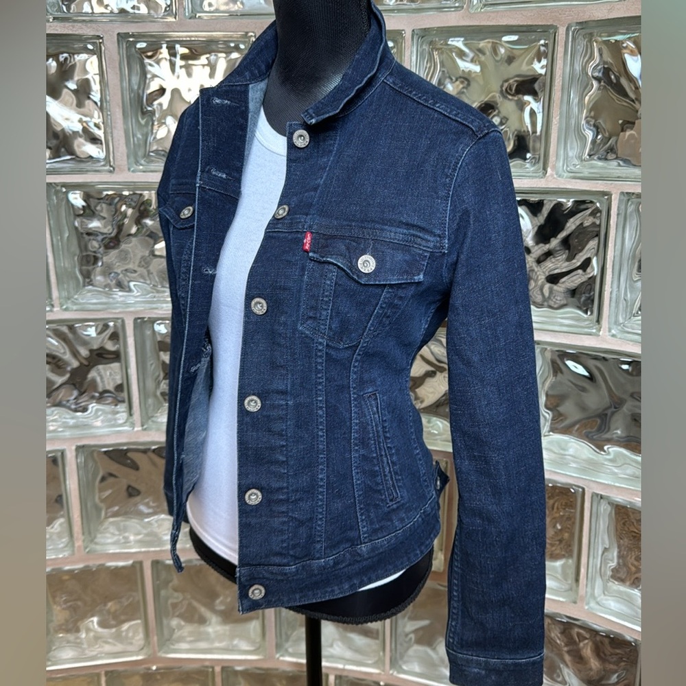Levi’s Strauss Dark Wash Jean Jacket Women’s Size Medium